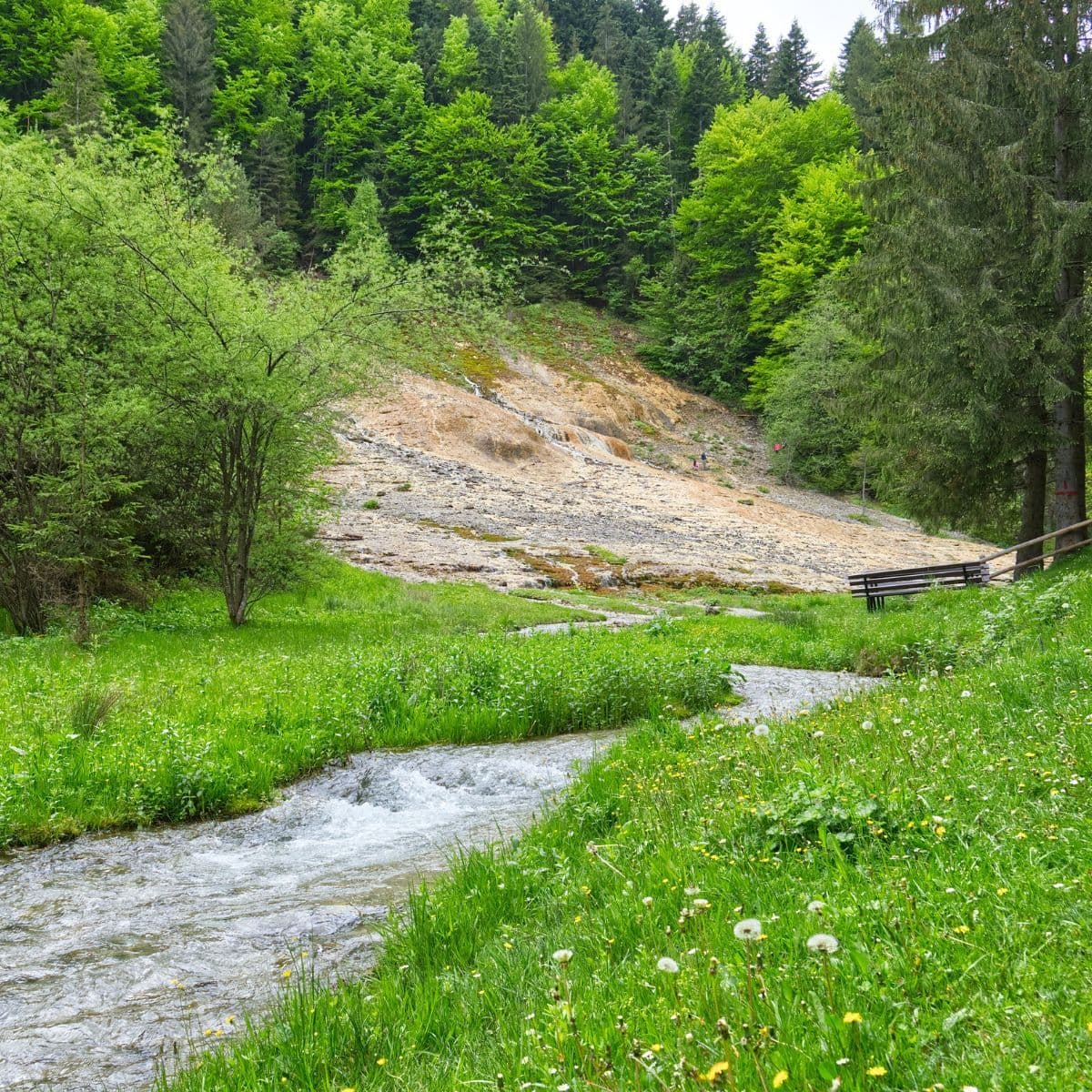 Urlătoarea Waterfall