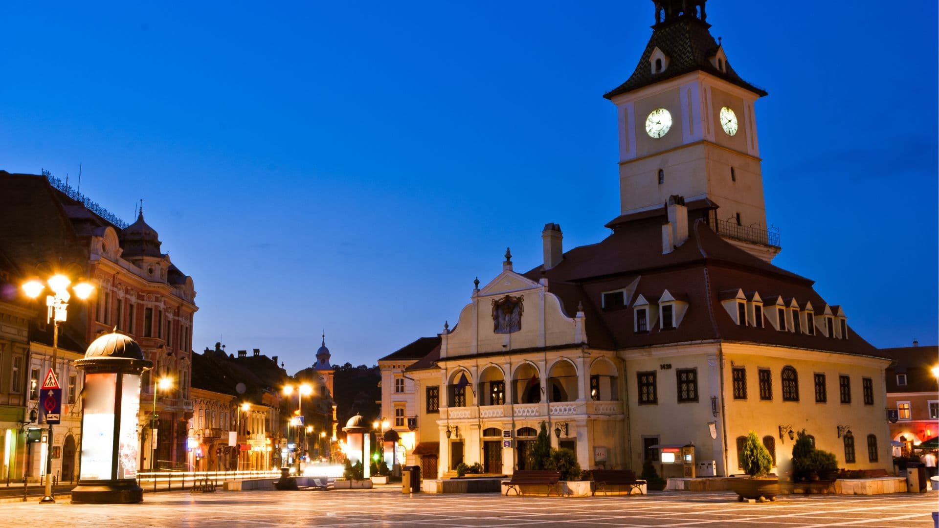 Piața Sfatului and the Old Town