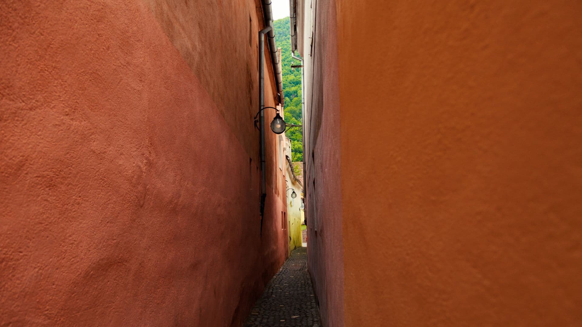 Walk along Strada Sforii